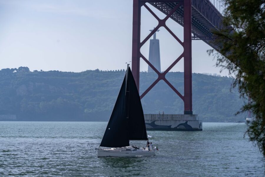 Lisbon: Private Sailboat Tour on the Tagus at Sunset - Key moments you should care about