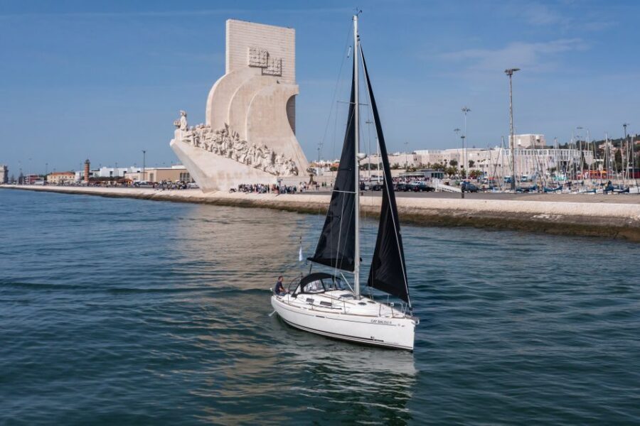 Lisbon: Private Sailboat Tour on the Tagus at Sunset - Black sails, photos, and the small details that matter