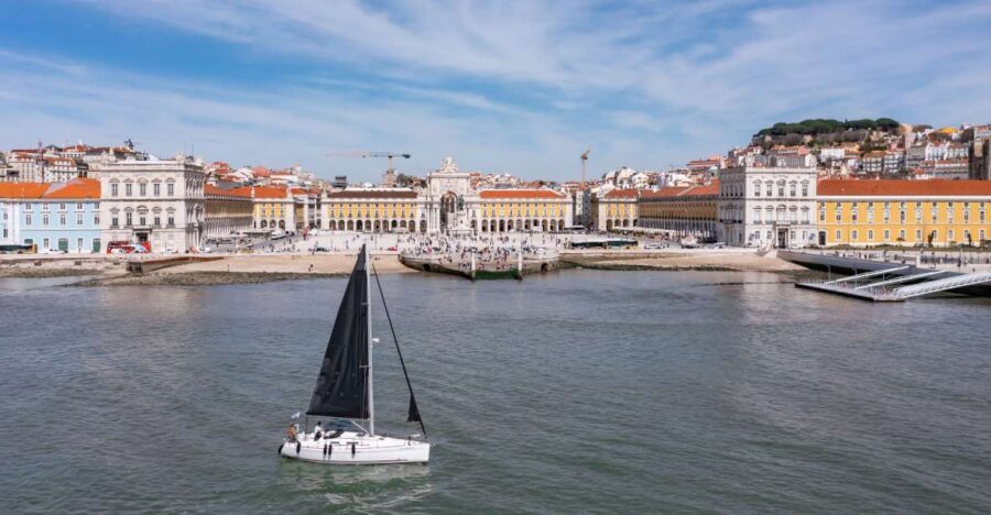 Lisbon: Private Sailboat Tour on the Tagus at Sunset - English, French, Spanish, Portuguese: how the guidance feels