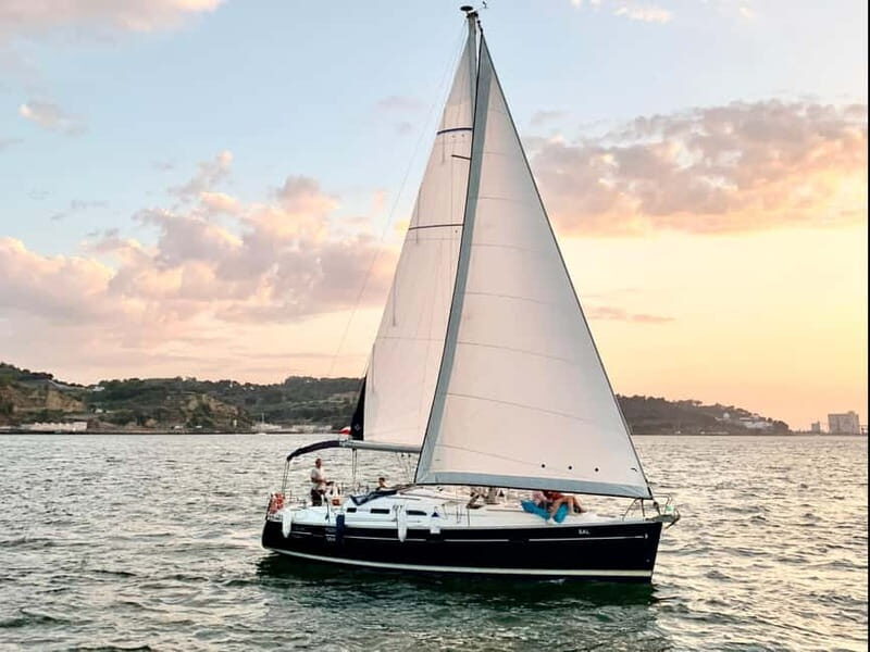 Lisbon: Private Sailing Experience with Locals - Weather, wind, and what to bring so you’re not miserable