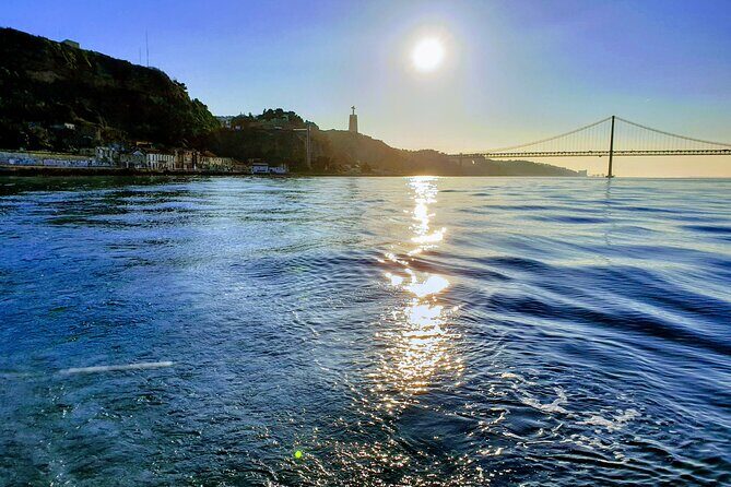 Lisbon Private Sunset Cruise - Small rules that affect your comfort: food, drinks, and tips