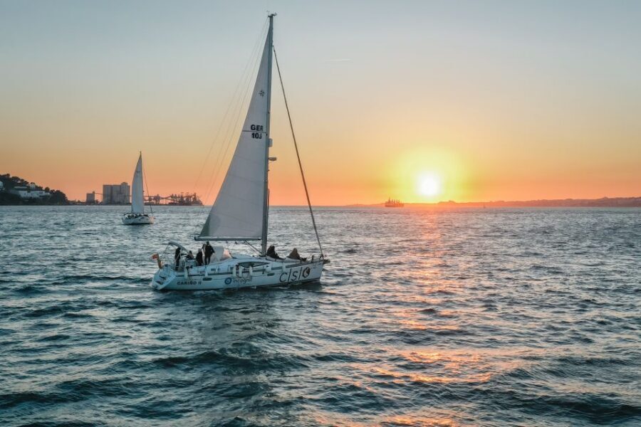 Lisbon: Private Tagus River Yacht Tour - Meeting at Doca de Alcântara and getting settled fast