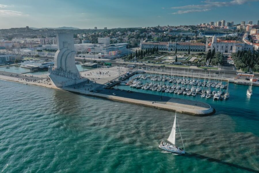 Lisbon: Private Tagus River Yacht Tour - Belém Tower, Discoveries Monument, and the riverfront story