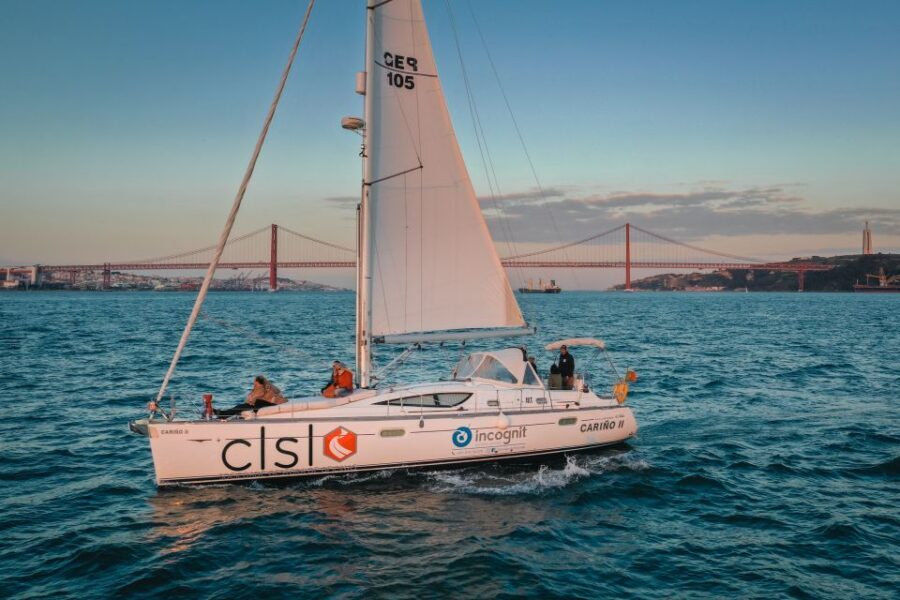 Lisbon: Private Tagus River Yacht Tour - The Christ statue view: the King Christ moment