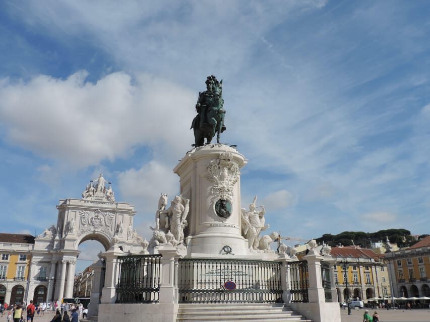 Lisbon Private Tour in Spanish - Praça dos Restauradores: your starting point for orientation