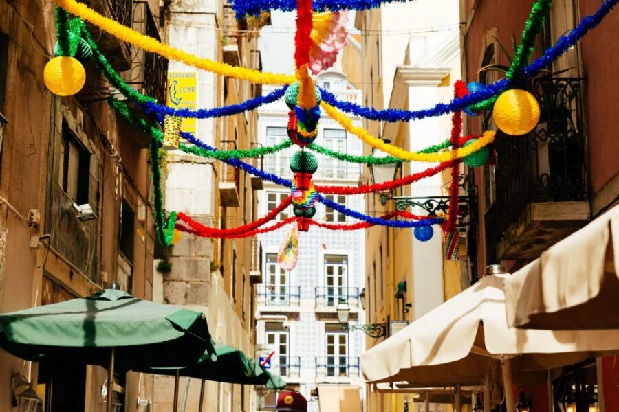 Lisbon: Private Tour with Locals – Highlights & Hidden Gems - Key things you’ll notice right away