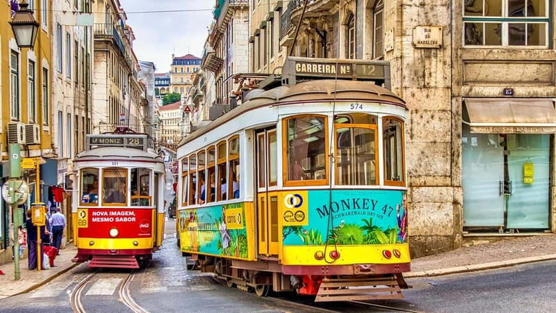 Lisbon: Private Tuktuk Tour with History & Music - São Vicente de Fora and Santa Engracia: churches with real presence