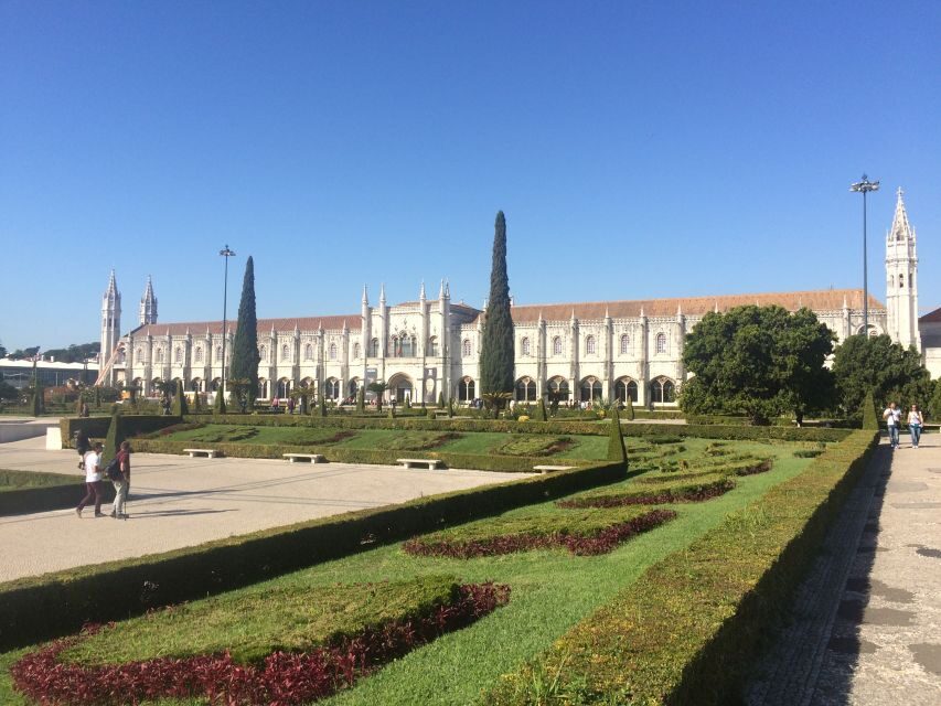 Lisbon: Private walking tour - Private group up to 8: what $147 buys you