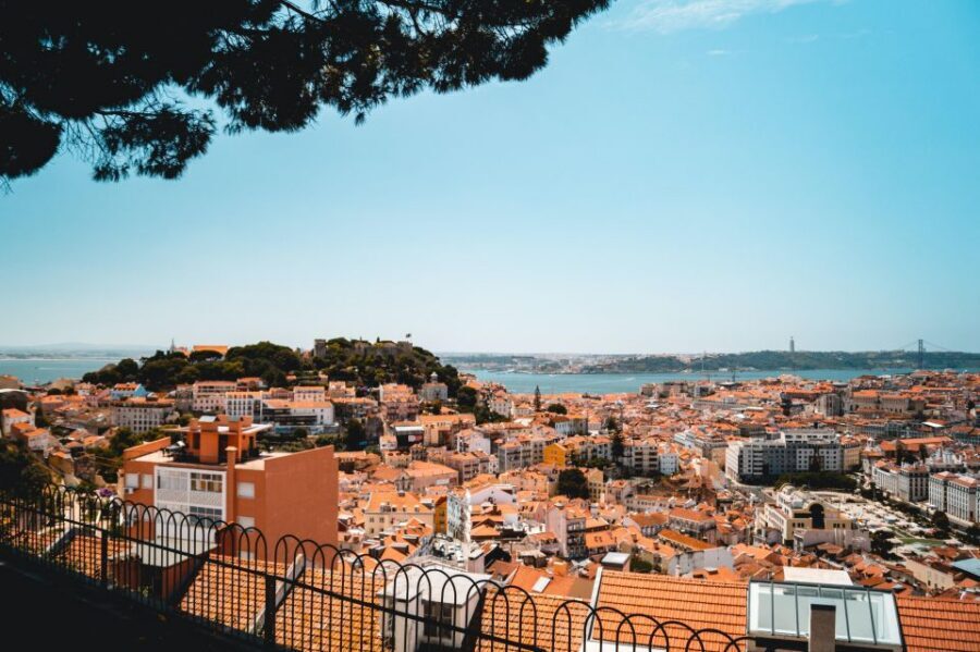 Lisbon: Private walking tour - What to bring and how to handle rain