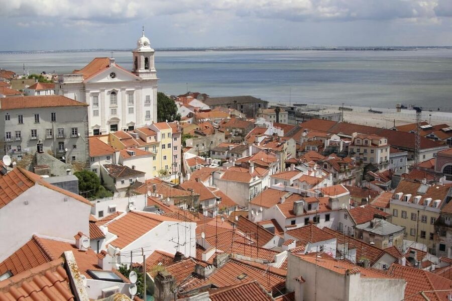 Lisbon: Private Walking Tour with a Local Guide - Meeting at Praça do Comércio and Getting Your Bearings