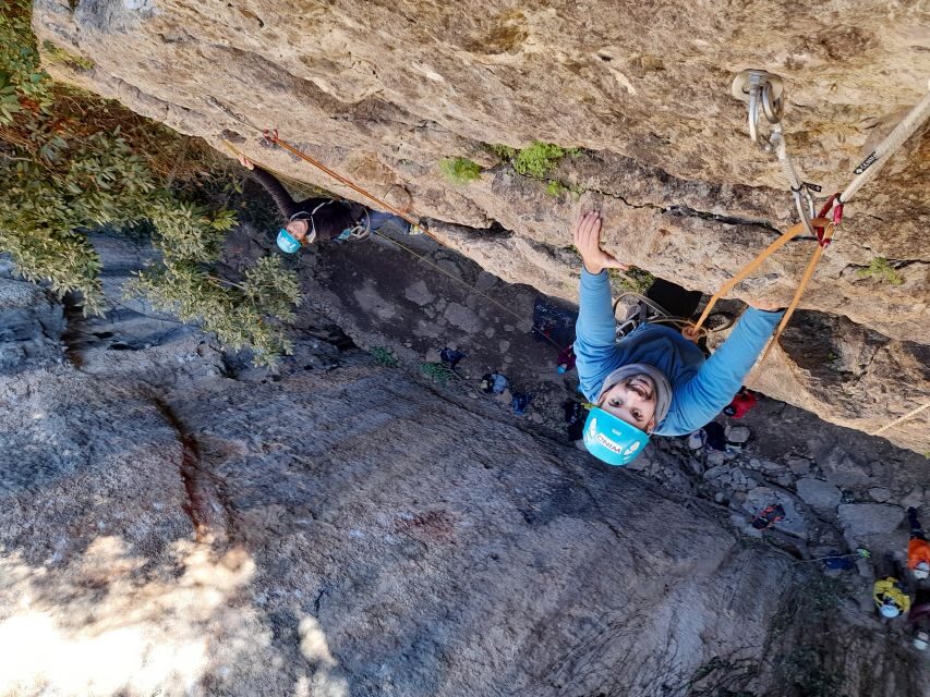 Lisbon: Rock Climbing&Abseiling Arrábida Setubal Sesimbra - The 4-hour flow: from beach meeting to rock time