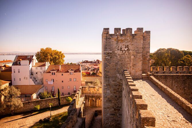 Lisbon Royal Views Small Group Tour with St George Castle Entry - Small Group Touring and Your Guide: What to Expect From the Walk