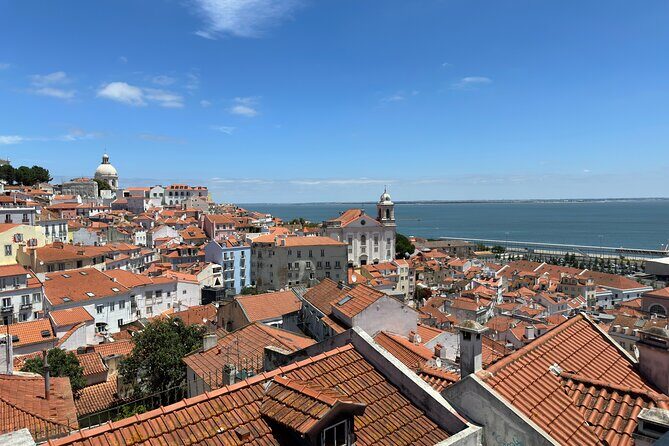 Lisbon Royal Views Small Group Tour with St George Castle Entry - Stop 4: Quase Café Pastries and Hot Drinks—The Most Useful Break