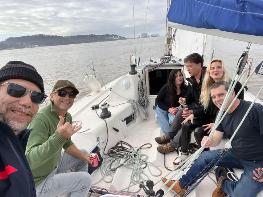 Lisbon: Sailing Sunset - What to pack so the wind doesn’t ruin your sunset