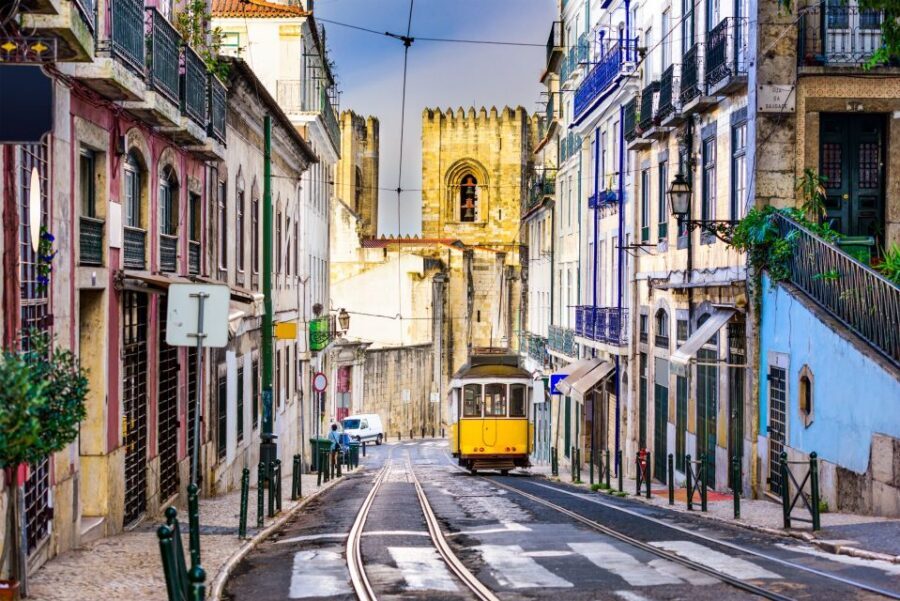 Lisbon: Saint George's Castle Entry & City Self-Guided Tours - Lisbon’s city walking audio: Rossio, Restauradores, and the garden stop