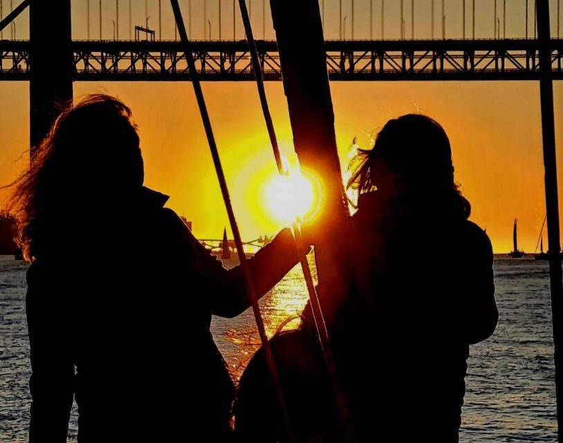 Lisbon: Scenic Day & Sunset Boat Tour with a Drink - Key highlights that matter in real life