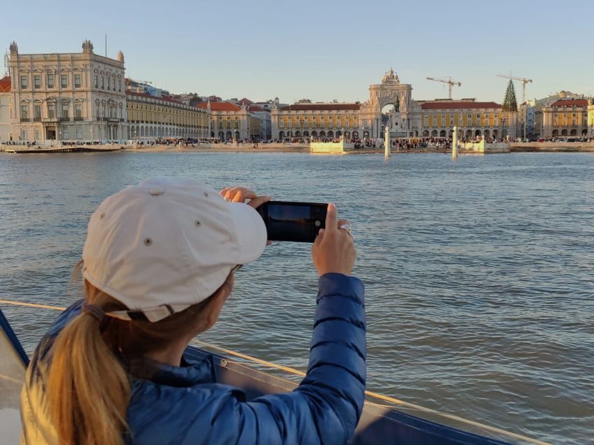 Lisbon: Scenic Day & Sunset Boat Tour with a Drink - A Lisbon Tagus sunset tour that balances views and meaning