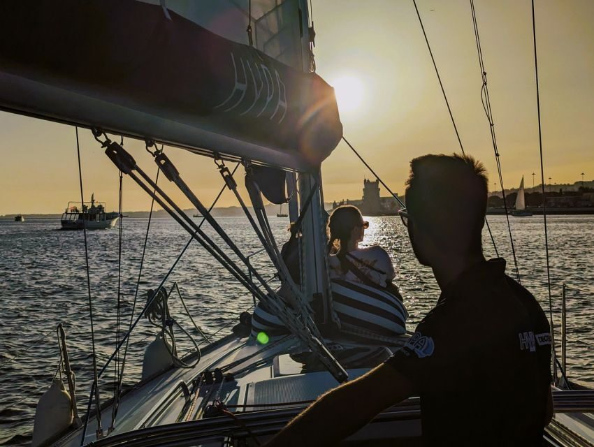 Lisbon: Scenic Day & Sunset Boat Tour with a Drink - Praça do Comércio and central Lisbon from the Tagus side