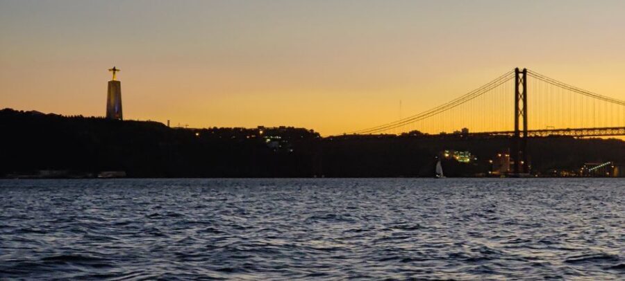 Lisbon: Scenic Day & Sunset Boat Tour with a Drink - Ponte 25 de Abril and the Cristo Rei angle you can’t get from the street