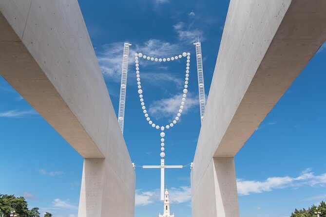 Lisbon: Shrine of Fátima Half Day Tour - Coach ride basics and what your guide is doing on the way