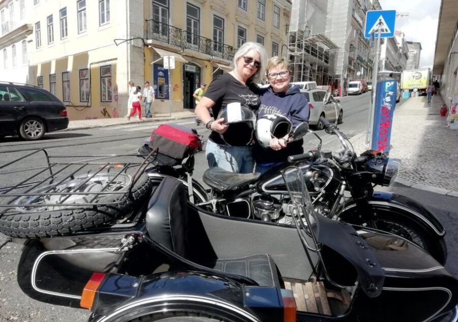 Lisbon: Sidecar Tour - Guides who tell stories and shoot photos