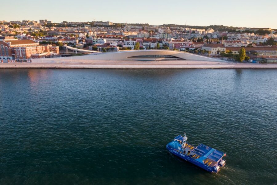 Lisbon: Sightseeing Boat Tour with Hop-On Hop-Off Option - Getting on fast: Sul e Sueste vs. the Belém side