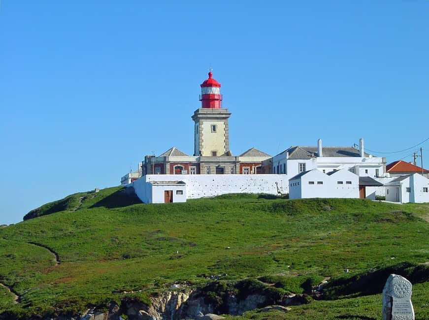 lisbon: Sintra, Cascais, Cabo da Roca, & Belem private tour - Cascais: 2 hours in the city centre on your own