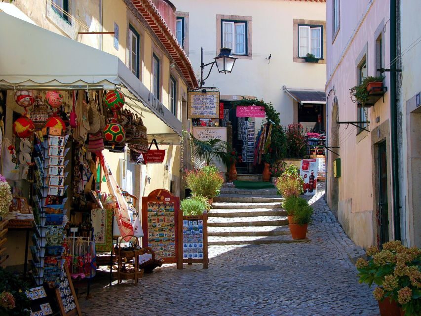 Lisbon: Sintra, Pena Palace, Quinta Regaleira, Cascais Tour - Group size, guide quality, and what you should expect from the experience