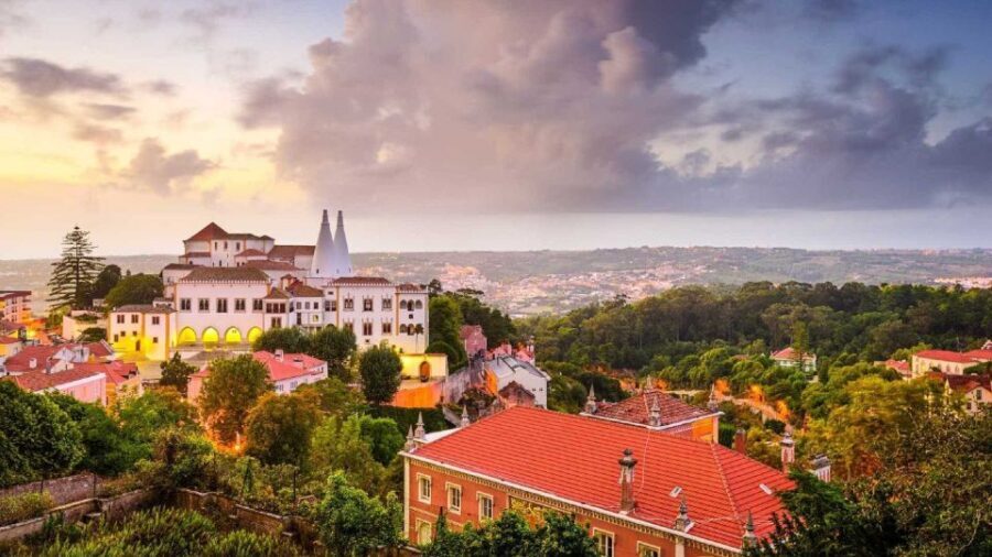 Lisbon: Sintra, Pena Palace, Quinta Regaleira, Cascais Tour - Cascais and Estoril coast: brunch, shopping, and a real seaside stroll