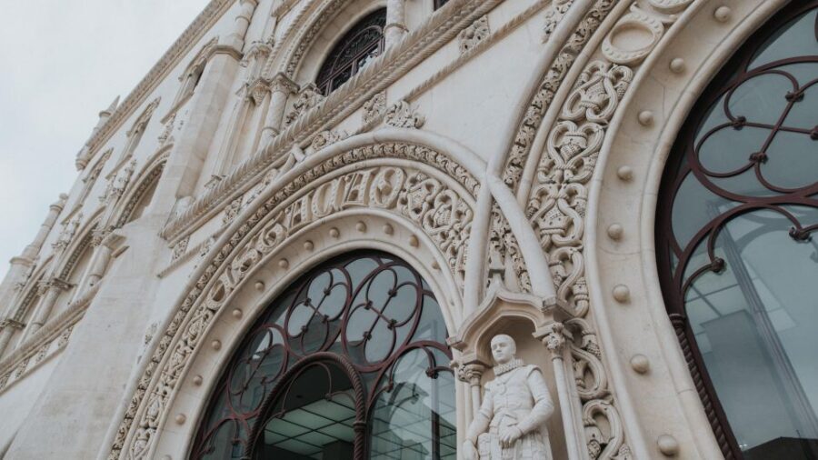 Lisbon: Sintra, Regaleira with ticket guided tour by train - Walking Sintra with a local guide (and why 1.5 hours helps)