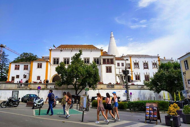 Lisbon & Sintra The Highlights Private Luxury Tour - Stop 1: Centro Histórico de Sintra and Its Neoclassical Village Feel