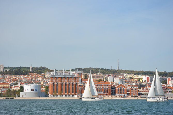 Lisbon Small Group Day Cruise with Historic Commentary & a Drink - Ponte 25 de Abril: The Bridge Moment You’ll Want Photos For