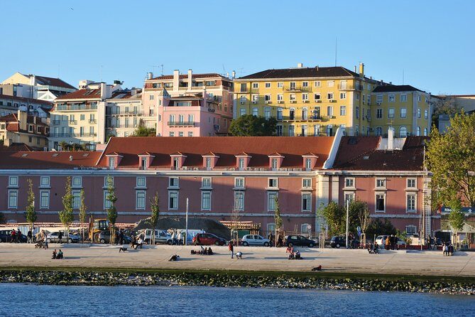 Lisbon Small Group Day Cruise with Historic Commentary & a Drink - Praça do Comércio (Terreiro do Paço): Lisbon’s Waterfront After 1755