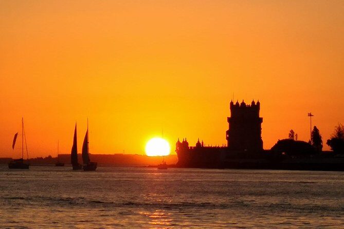 Lisbon Small Group Sunset Sailing 2h Cruise with Drinks Included - Doca de Belém Meet-Up: Getting on the boat without stress