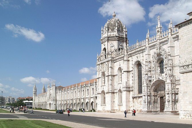 Lisbon Small Group Tour - Igreja de Santo António: the St. Anthony tradition you can spot on site
