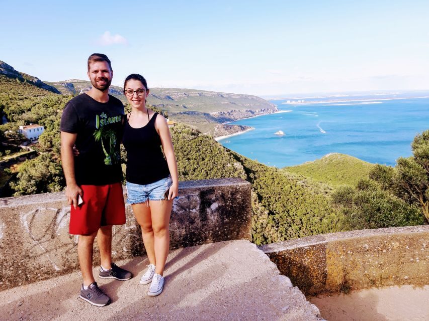 Lisbon: Southern Sights and Wine Private Tour - Lunch in the mountain-by-the-sea fisherman village