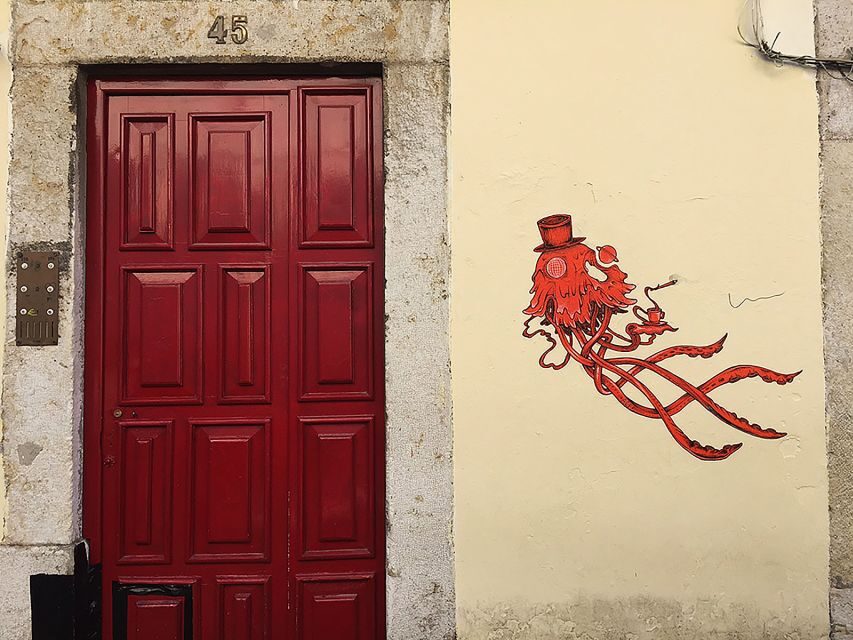 Lisbon: Street Art Tour - Starting where you can find it: Lisbon Destination Hostel at Rossio