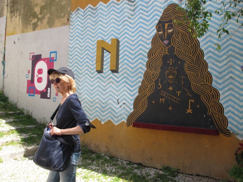 Lisbon Street Art Tour - What the guide actually does with you (and why small groups help)
