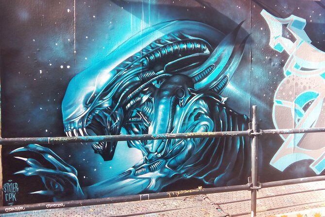 Lisbon Street Art Walk - Stop 3: Centro Comercial Mouraria and Getting Lost on Purpose