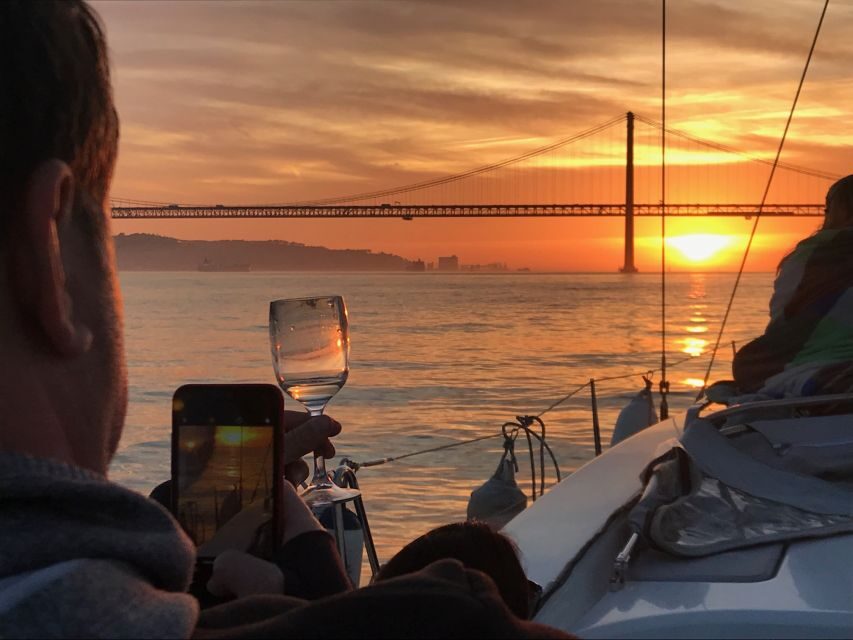 Lisbon: Sunset and Wine Luxury Catamaran Cruise - The 2-hour flow: how the cruise stays unhurried