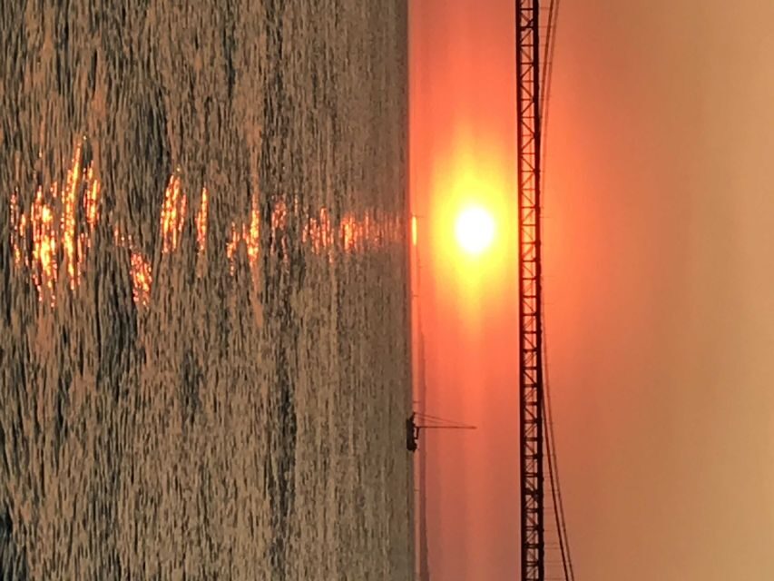 Lisbon: Sunset and Wine Luxury Catamaran Cruise - Alcântara check-in: finding the right boat office fast