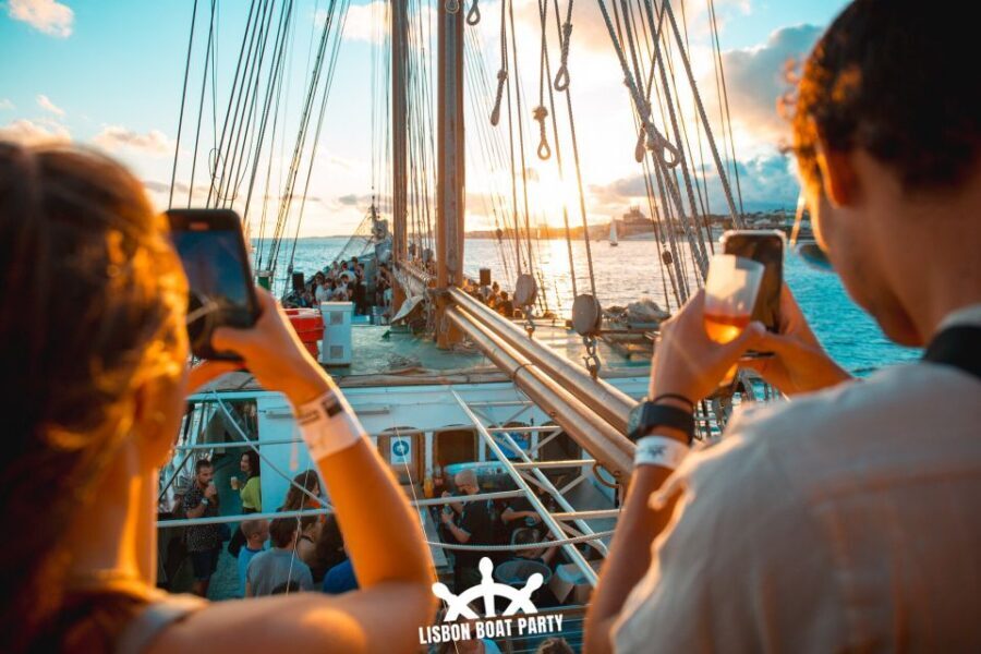 Lisbon: Sunset Boat Party with 2 Drinks and Free Club Entry - Drinks, Snacks, And The Rules That Matter On A Party Boat