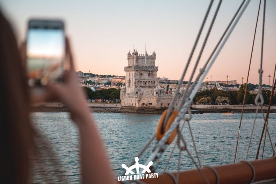 Lisbon: Sunset Boat Party with 2 Drinks and Free Club Entry - Finding Principe Perfeito Quickly At Cais da Rocha do Conde de Obidos