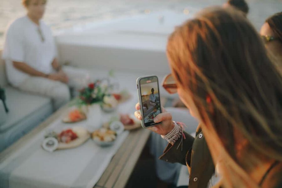 Lisbon Sunset Boat Tour with local Snacks & Drinks - Why the Tejo River is the best place to watch Lisbon sunset