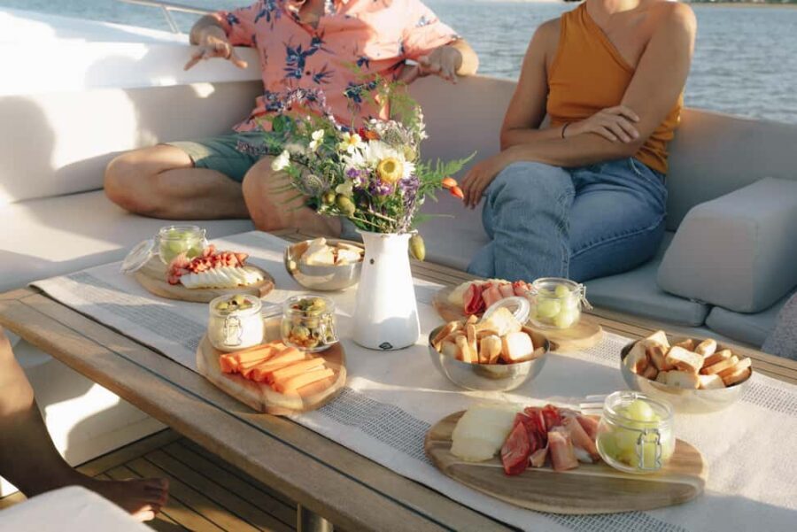 Lisbon: Sunset Boat Tour with Snacks & Drinks - Key highlights at a glance