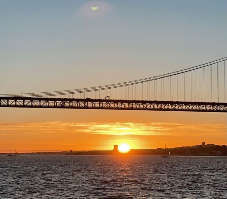 Lisbon: Sunset Boat Tour with Wine - Christ the King viewpoint: the big silhouette moment