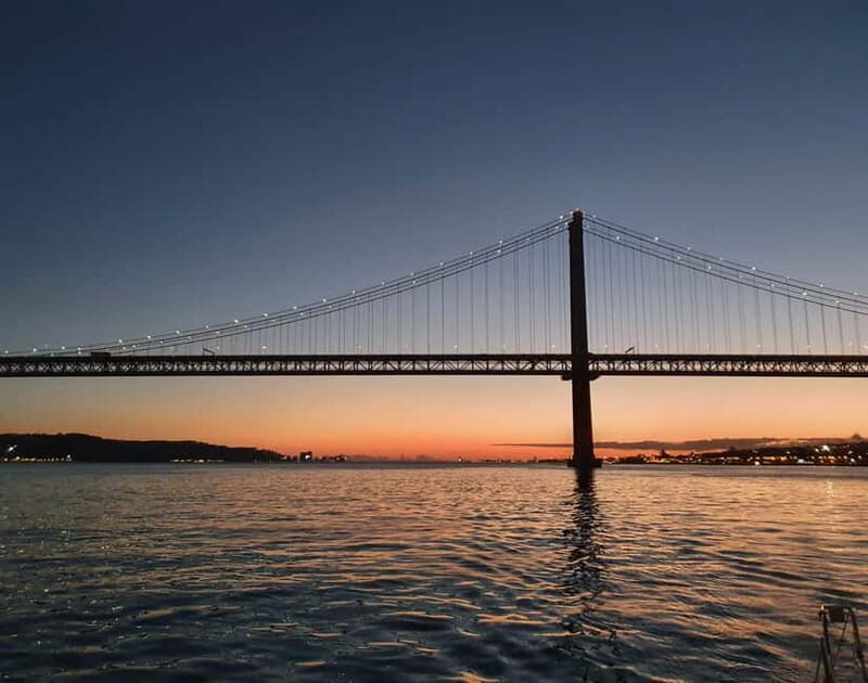 Lisbon: Sunset Catamaran Cruise with Drinks - MAAT, Belém Tower, and the Discoveries Coast: The Best Light for Photos