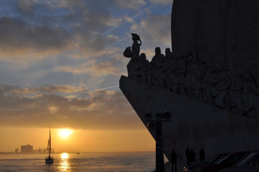 Lisbon: Sunset Cruise on The Tagus River with Welcome Drink - Why Lisbon sunsets hit harder on the Tagus