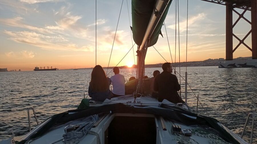 Lisbon: Sunset Cruise on The Tagus River with Welcome Drink - Timing and itinerary flow along the Tagus River