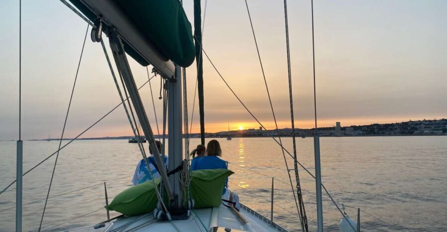 Lisbon: Sunset Cruise on The Tagus River with Welcome Drink - Commerce Square and the Lisbon waterfront: the city center in motion